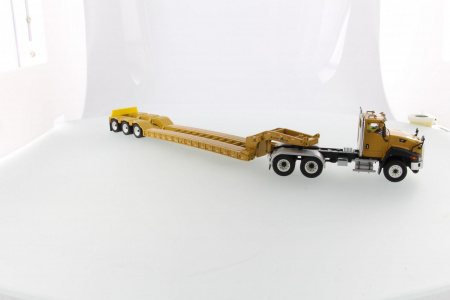 Cat CT660 тягач с  XL120 низкорамным HDG полуприцепом 1:50 _G